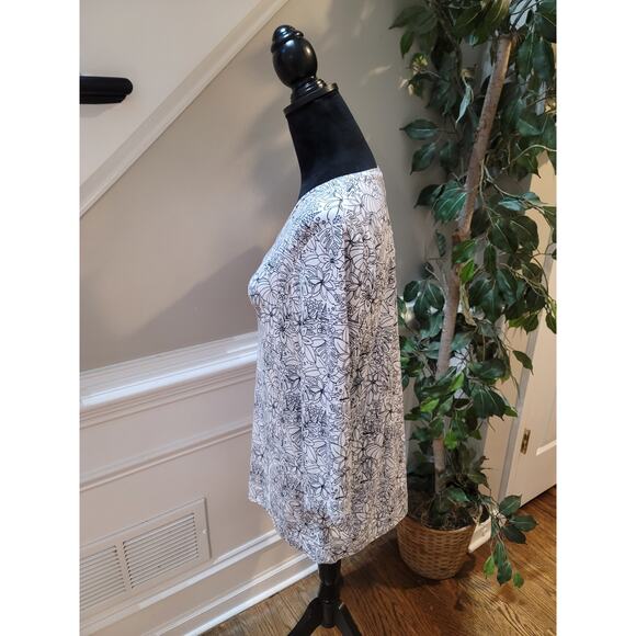 Chicos Weekends Tunic Top Womens Size 1 White Black Floral Print Stretch - Picture 7 of 12